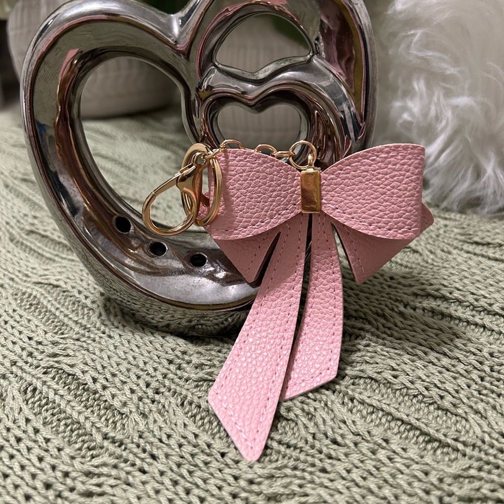 NEW Cato Leather Tassel Key & Card Holder w/Gold Rings - Pink, Size Small - Picture 2 of 3